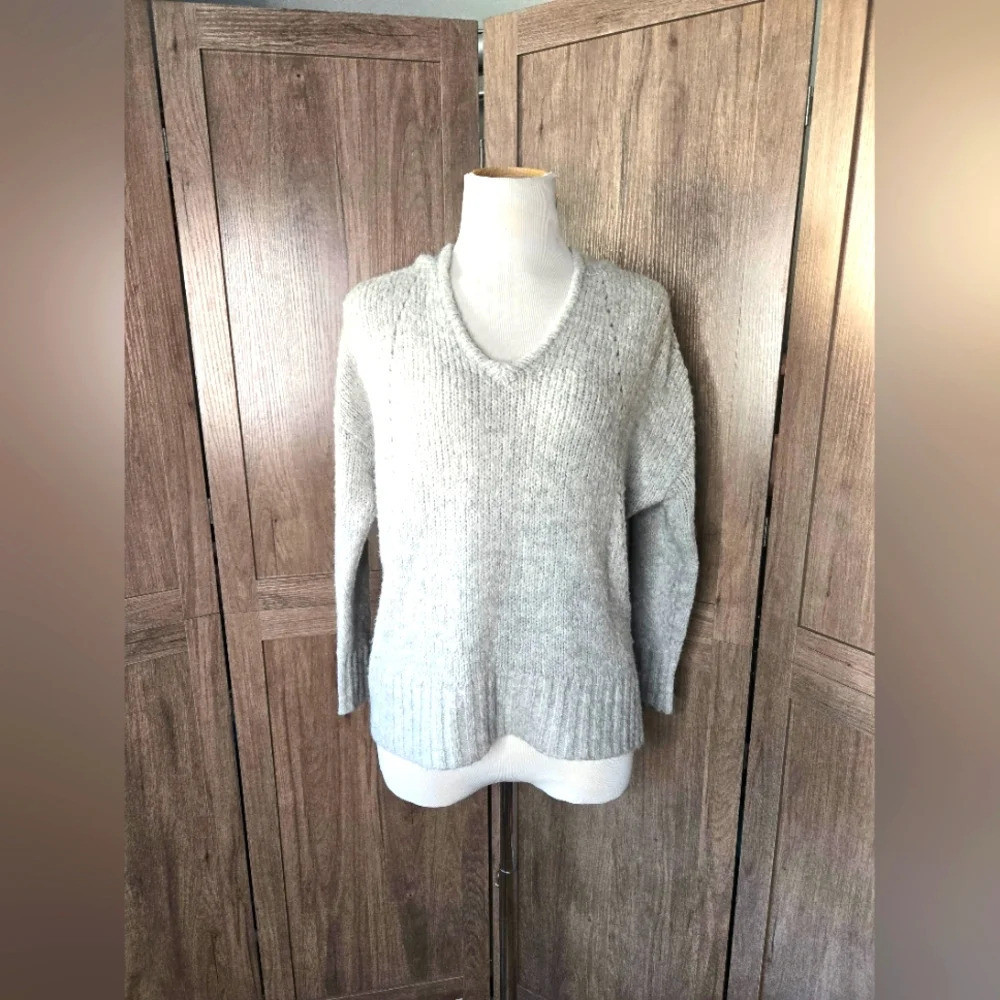 American Eagle womens gray knit sweater with hood